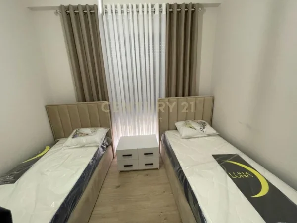 Tirane, jepet me qera apartament 2+1+Ballkon Kati 4, 100 m² 1.500 € (rruga e barrikadave)