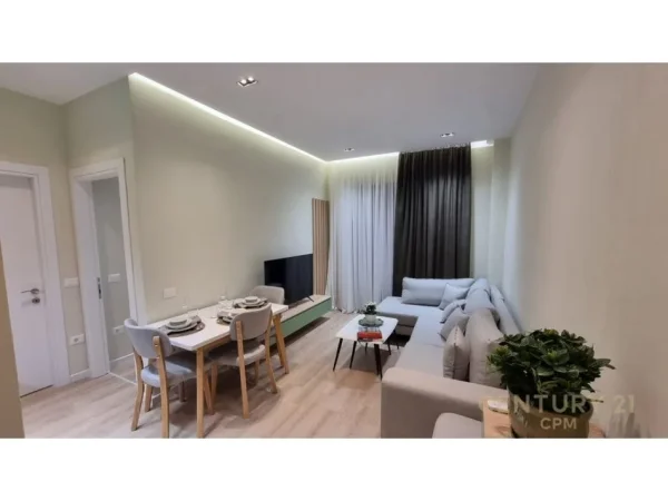 Tirane, jepet me qera apartament 1+1+Ballkon Kati 3, 50 m² 650 € (myslym shyri)