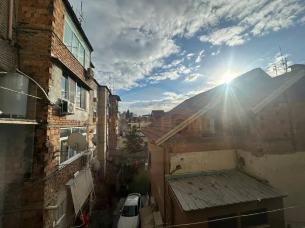 Tirane, jepet me qera apartament 2+1 Kati 3, 82 m² 600 €