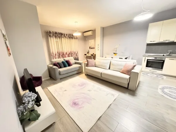 Tirane, jepet me qera apartament 1+1+Ballkon Kati 2, 71 m² 570 € (Rruga Jordan Misja)