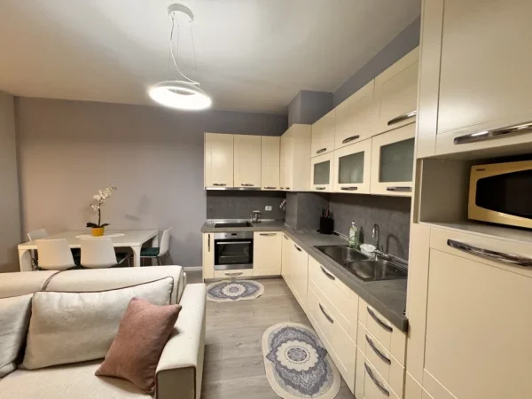 Tirane, jepet me qera apartament 1+1+Ballkon Kati 2, 71 m² 570 € (Rruga Jordan Misja)