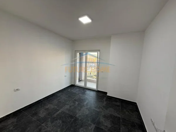 Tirane, shes apartament 2+1+Ballkon Kati 4, 117 m² 290.000 € 
