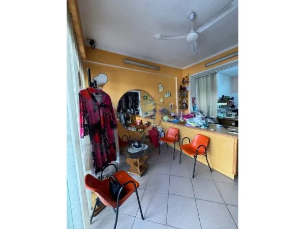 Tirane, shes ambjent biznesi Kati 0, 20 m² 135.000 € (4 DESHMORET)
