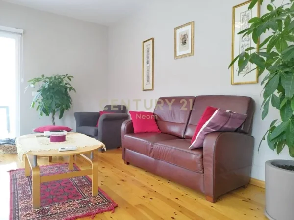 Tirane, jepet me qera apartament+verande | Penthouse 3+1 Kati 6, 180 m² 1.300 € (Kopshti Botanik)