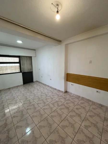 Tirane, jepet me qera ambjent biznesi Kati 0, 30 m² 280 € (Materniteti i Ri)