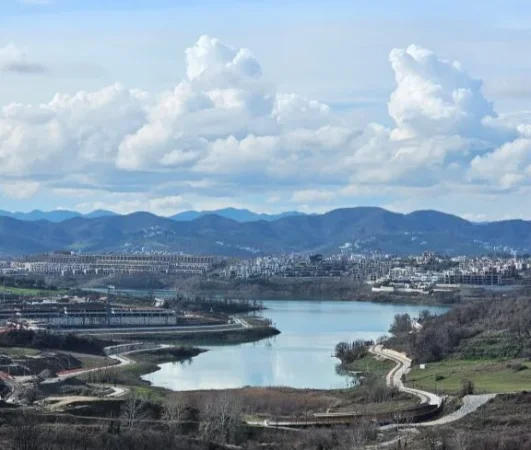 Farkë (pranë unazes madhe ) ,Rezidenca Doros  jepet me qera apartament 1+1 Kati 5, 70 m² 400 € hera e parë që jepet me qira