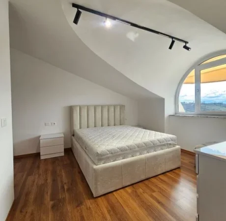 Farkë (pranë unazes madhe ) ,Rezidenca Doros  jepet me qera apartament 1+1 Kati 5, 70 m² 400 € hera e parë që jepet me qira