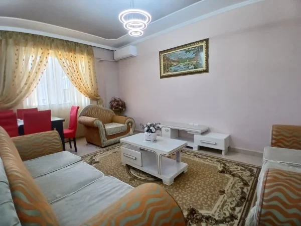 Tirane, jepet me qera apartament 2+1+Ballkon Kati 8, 100 m² 600 € (Nesheraku)