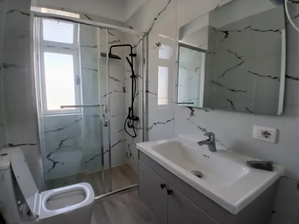 Tirane, jepet me qera apartament 2+1+Ballkon Kati 8, 100 m² 600 € (Nesheraku)