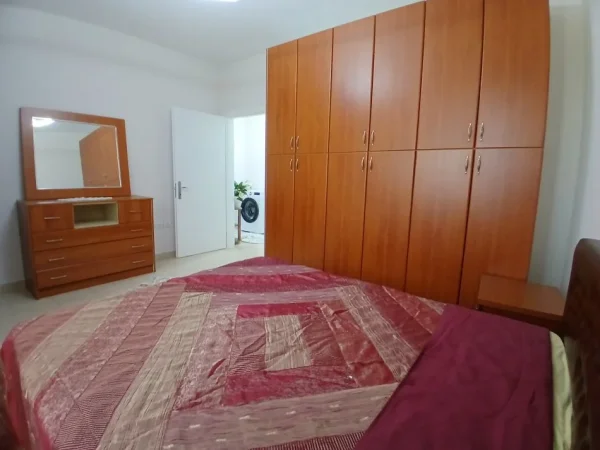 Tirane, jepet me qera apartament 2+1+Ballkon Kati 8, 100 m² 600 € (Nesheraku)