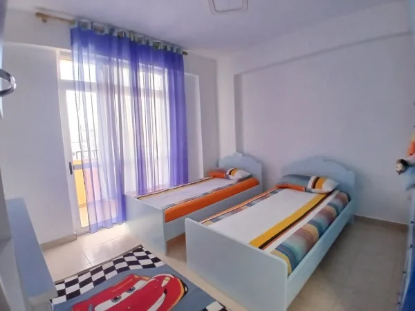 Tirane, jepet me qera apartament 2+1+Ballkon Kati 8, 100 m² 600 € (Nesheraku)