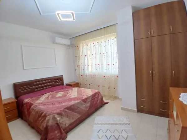 Tirane, jepet me qera apartament 2+1+Ballkon Kati 8, 100 m² 600 € (Nesheraku)