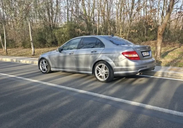 Tirane, shes makine Mercedes-Benz C300 4MATIC 2011 Benzin+Gaz, gri e erret automatik Kondicioner 246.000 km 5.800 €