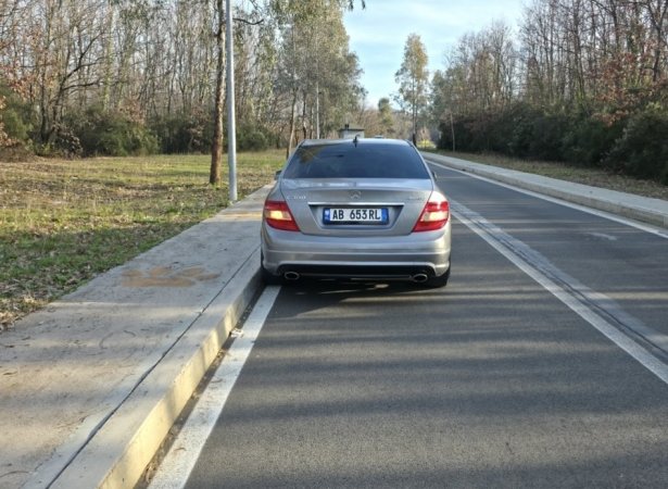 Tirane, shes makine Mercedes-Benz C300 4MATIC 2011 Benzin+Gaz, gri e erret automatik Kondicioner 246.000 km 5.800 €