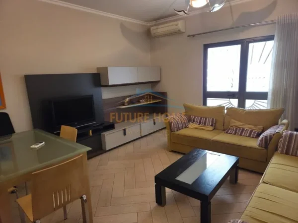 Tirane, shitet apartament 1+1 Kati 2, 77 m² 179.000 € (Rruga Tefta Tashko Koço)