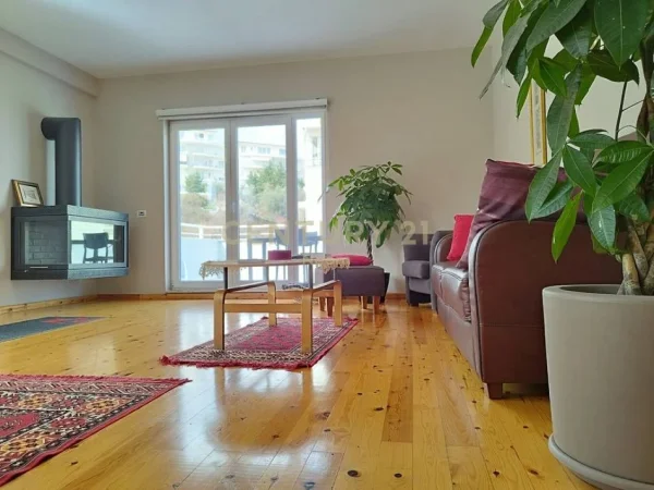 Tirane, jepet me qera apartament 3+1+Ballkon Kati 6, 120 m² 1.300 € (kopshti botanik)