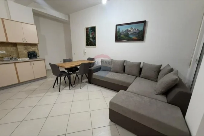 Tirane, jepet me qera apartament 2+1 , 100 m² 750 € 