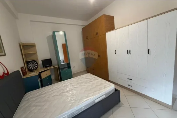 Tirane, jepet me qera apartament 2+1 , 100 m² 750 € 