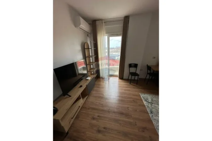 Tirane, jepet me qera 2+1 , 80 m² 600 € 