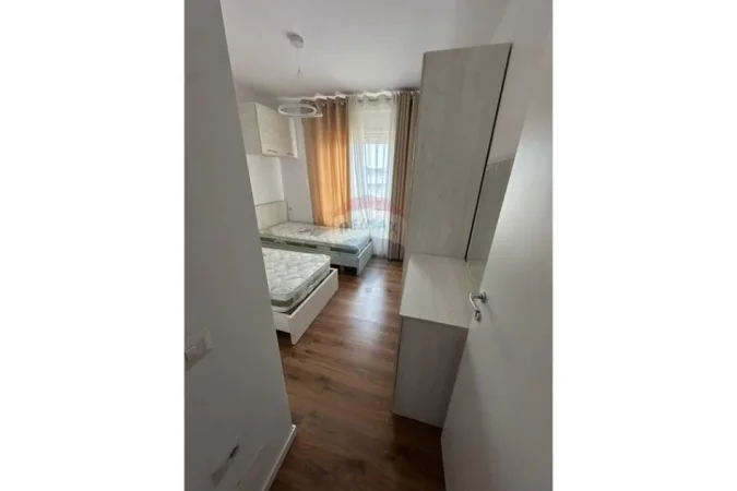 Tirane, jepet me qera 2+1 , 80 m² 600 € 