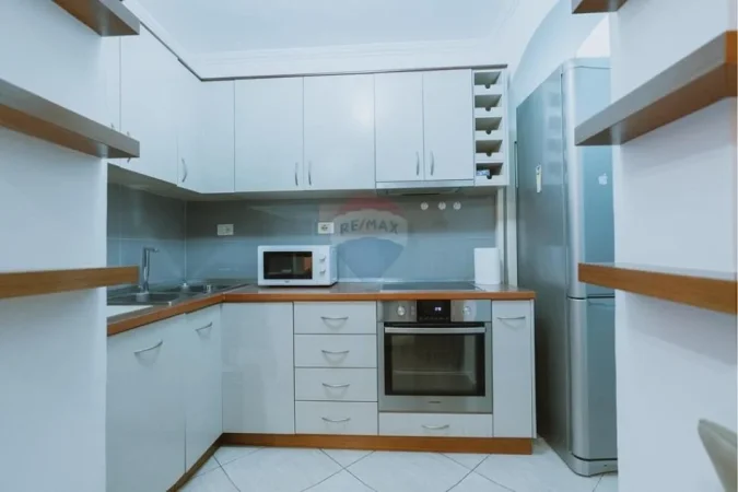 Tirane, jepet me qera 1+1 , 55 m² 600 € (21 Dhjetori)