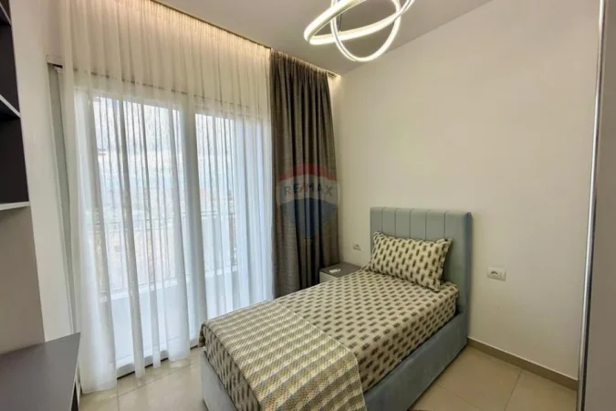 Tirane, jepet me qera apartament 2+1 , 80 m² 650 € (Fabrika e Miellit)