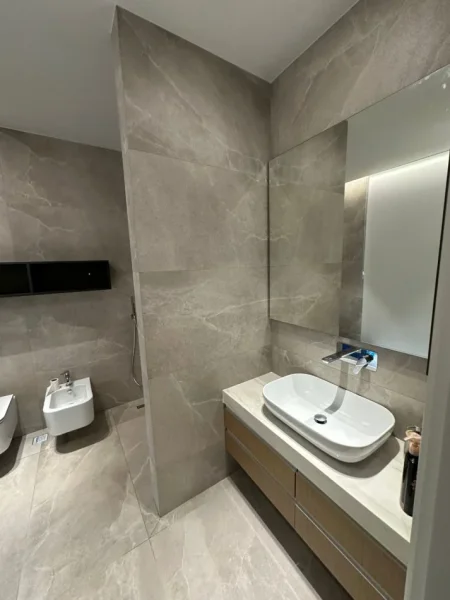 Tirane, jepet me qera Vile , 225 m² 3.500 € (FARKE)