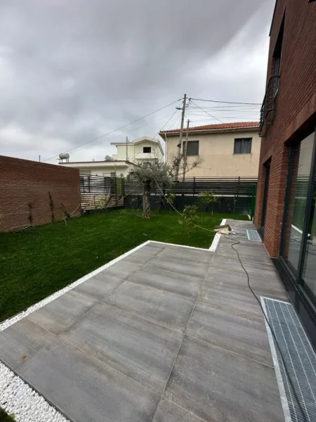 Tirane, jepet me qera Vile , 225 m² 3.500 € (FARKE)