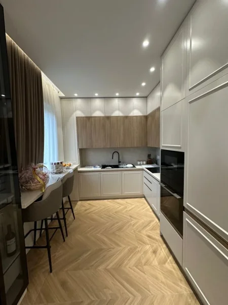 Tirane, jepet me qera Vile , 225 m² 3.500 € (FARKE)