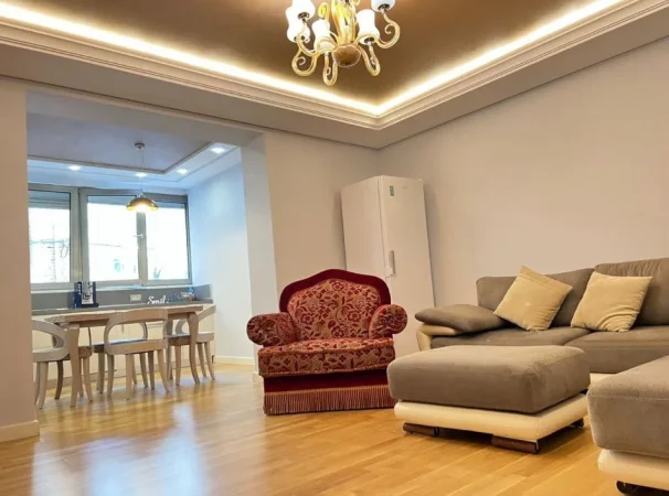 Tirane, jepet me qera apartament 2+1 Kati 1, 96 m² 1.000 € (qender)