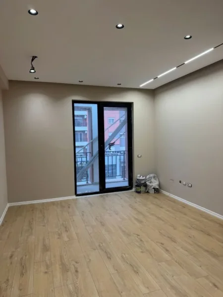 Tirane, jepet me qera zyre Kati 2, 80 m² 450 € (ASTIR)