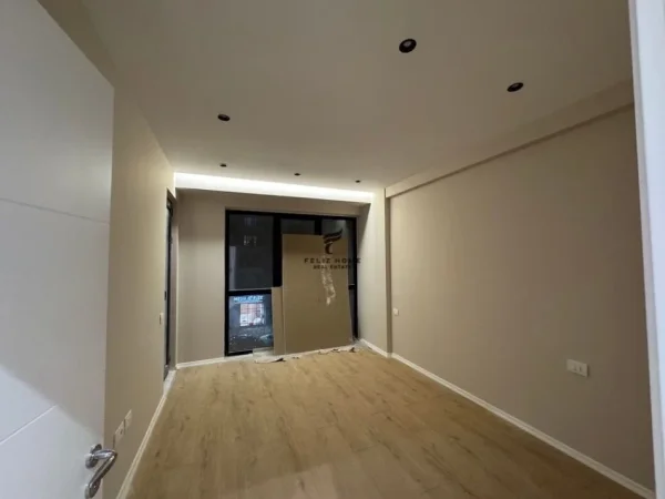 Tirane, jepet me qera zyre Kati 2, 80 m² 450 € (ASTIR)