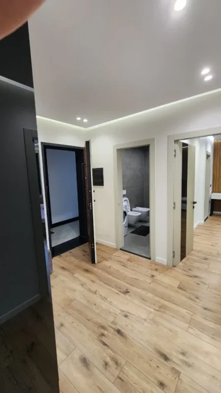 Tirane, jepet me qera apartament 2+1 Kati 9, 105 m² 1.300 € (KOMPLEKSI OLIMPIK)