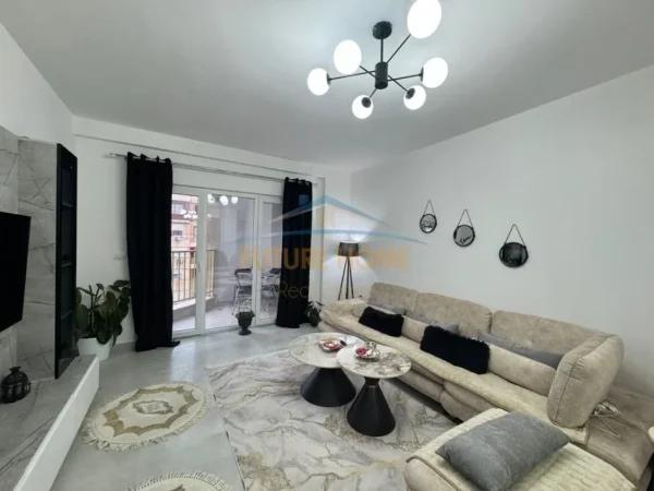 Tirane, jepet me qera apartament 1+1 Kati 4, 80 m² 650 € (Zogu i Zi)