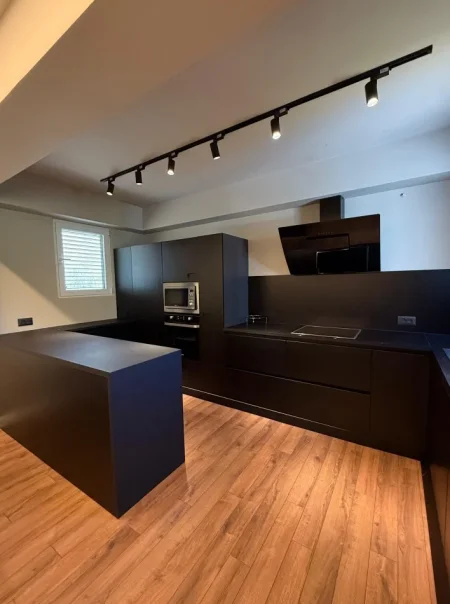 Vlore, shitet apartament 3+1 , 170 m² 500.000 € 