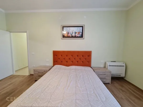 Tirane, jepet me qera apartament 2+1 Kati 3, 120 m² 700 € (Spitali Amerikan 3)