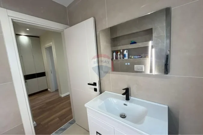 Tirane, shitet apartament 1+1 Kati 3, 57 m² 163.000 € (Mine Peza)