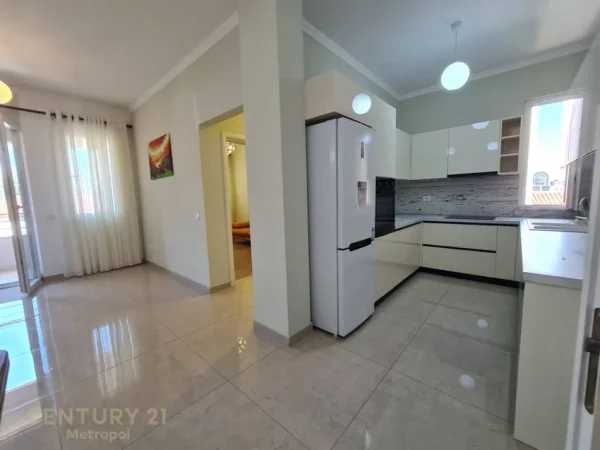 Tirane, jepet me qera apartament 2+1 Kati 3, 120 m² 700 € (Spitali Amerikan 3)