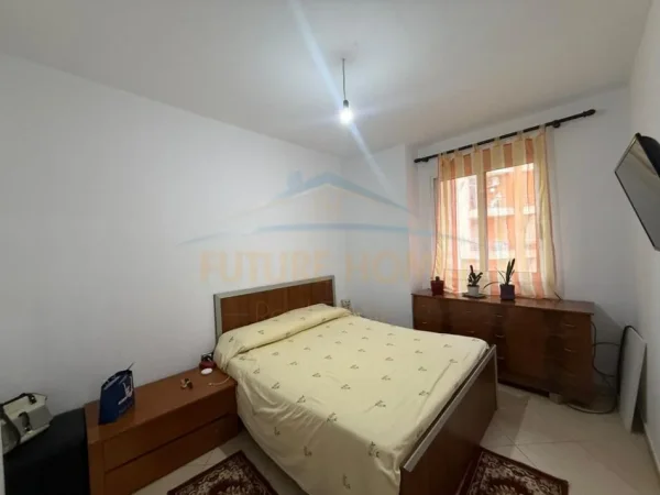 Tirane, jepet me qera apartament 2+1+Ballkon Kati 2, 93 m² 450 € (Rruga e Thesarit)