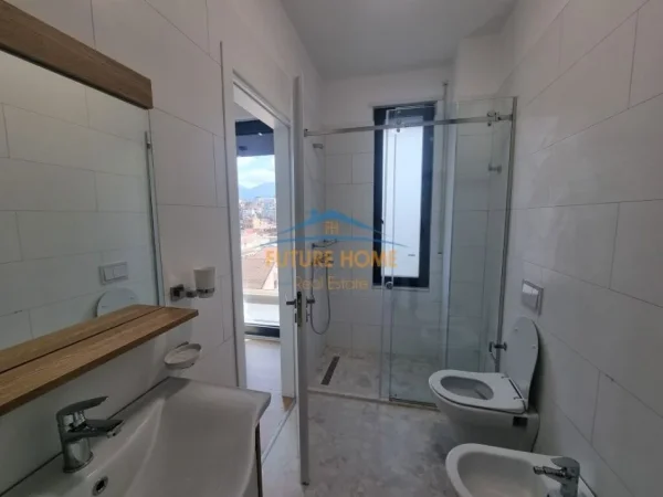 Tirane, jepet me qera apartament 2+1 Kati 4, 93 m² 750 € 