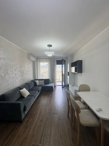 Tirane, jepet me qera apartament 1+1+Ballkon Kati 8, 90 m² 500 € (Rruga Sadik Petrela)