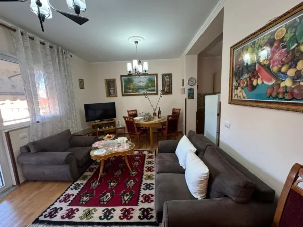 Tirane, jepet me qera apartament 1+1 Kati 2, 70 m² 500 € 