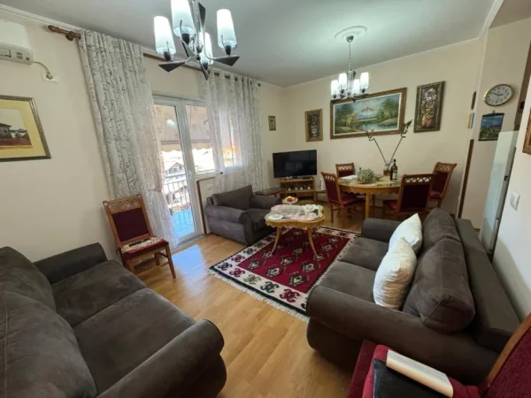 Tirane, jepet me qera apartament 1+1 Kati 2, 70 m² 500 € 