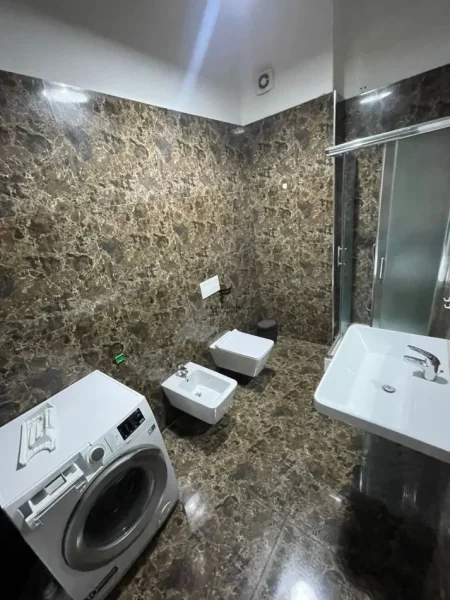 Tirane, jepet me qera apartament 2+1 Kati 8, 110 m² 900 € (ZOGU I ZI)