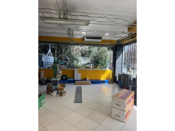 Tirane, jepet me qera ambjent biznesi Kati 1, 138 m² 2.700 € (BULEVARDI ZHAN DARK)