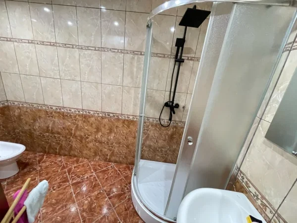 Tirane, jepet me qera apartament 2+1 Kati 5, 800 €