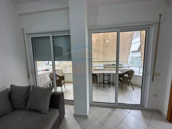Tirane, jepet me qera apartament 2+1 Kati 4, 95 m² 750 € (Kopshti Zoologjik)