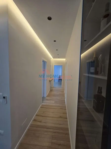 Tirane, shitet apartament 2+1+Ballkon Kati 4, 103 m² 280.000 € (Rruga Xhanfize Keko)