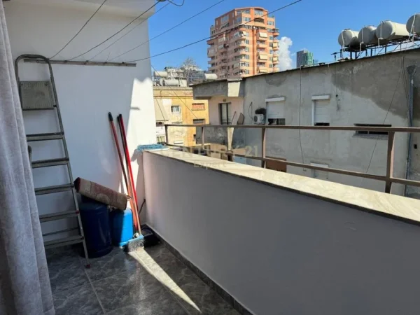 Tirane, jepet me qera apartament 1+1 Kati 4, 94 m² 600 € (Blloku)