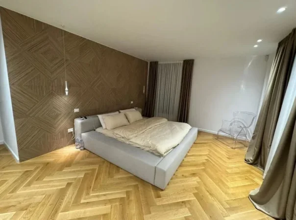 Vlore, shitet Vile 3+1+Ballkon , 420 m² 